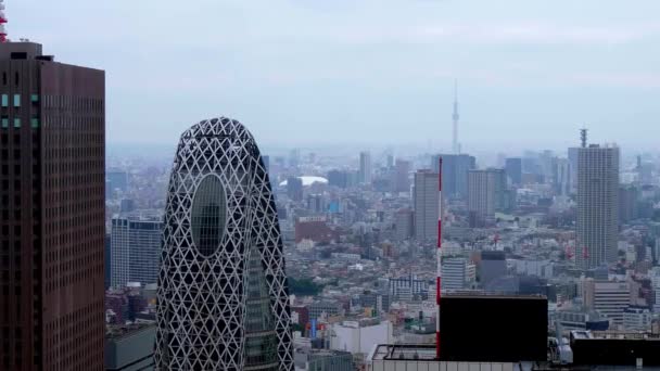 Die hochhäuser von tokyo shinjuku - luftaufnahme - tokyo, japan - 17. juni 2018 — Stockvideo