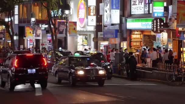 Shibuya street view at night - a busy district in Tokyo- TOKYO, JAPÓN - 12 DE JUNIO DE 2018 — Vídeo de stock