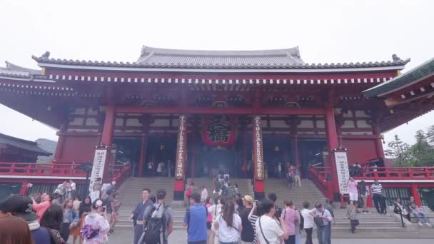 2018 년 6 월 12 일-도쿄-아사쿠사에서 센 소지 사원-도쿄, 일본에서 가장 유명한 사원 — 비디오