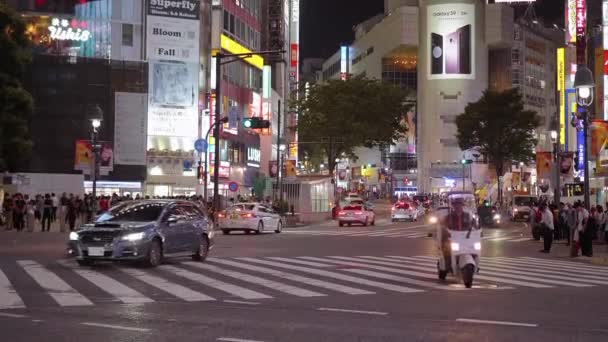 Shibuya street view at night - a busy district in Tokyo- TOKYO, JAPÓN - 12 DE JUNIO DE 2018 — Vídeo de stock