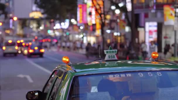 Shibuya geceleri - Tokyo - Tokyo, Japonya - 12 Haziran 2018 yoğun bir yerde — Stok video
