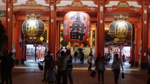 Beroemdste tempel in Tokyo - Senso-Ji tempel nachts - Tokio, Japan - 12 juni, 2018 — Stockvideo