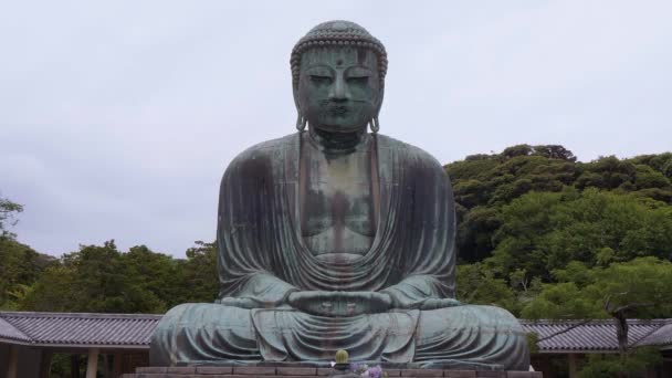 Buda mundialmente famoso Daibutsu - a Grande Estátua de Buda em Kamakura — Vídeo de Stock
