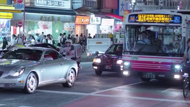 Shibuya вночі - зайнятий місце у Токіо - Токіо, Японія - 12 червня 2018 — стокове відео