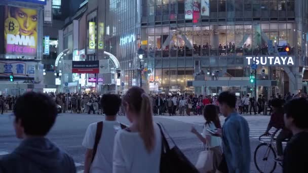 Shibuya - un distrito muy concurrido y popular en Tokio - TOKYO, JAPÓN - 12 DE JUNIO DE 2018 — Vídeos de Stock