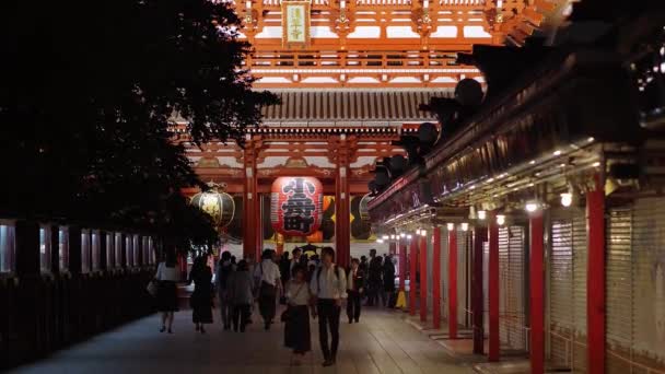 Nejznámější chrám v Tokiu - Senso-Ji temple v noci - Tokio, Japonsko - 12 červen 2018 — Stock video