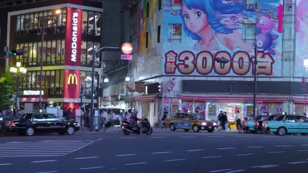 Tokyo Shinjuku v noci - rušné místo pro noční život - Tokio, Japonsko - 17 červen 2018 — Stock video