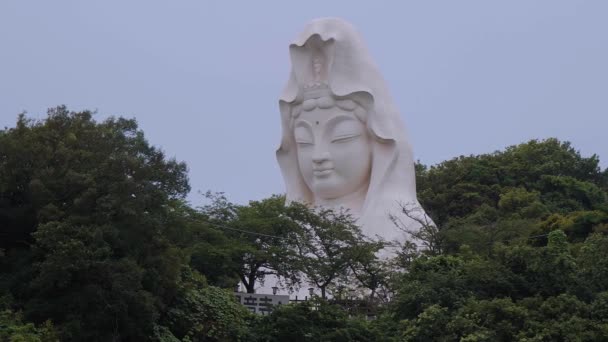 Ofuna skulptur och staty på kullen - Ofuna Kannon — Stockvideo