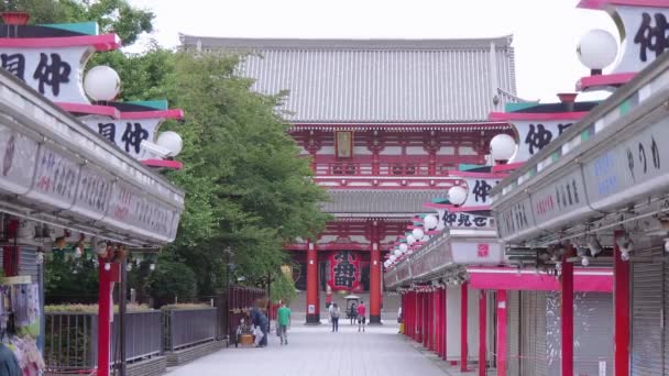 Templo mais famoso em Tóquio - O Templo Senso-Ji em Asakusa - TOKYO, JAPÃO - JUNHO 12, 2018 — Vídeo de Stock