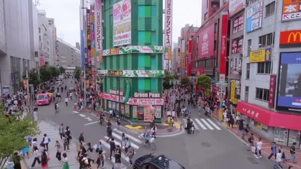 Shinjuku - un distrito ocupado en Tokio - TOKYO, JAPÓN - 17 DE JUNIO DE 2018 — Vídeos de Stock