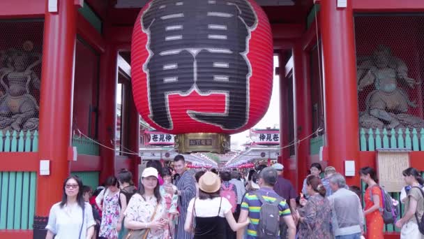 Porten till Sensoji tempel i Asakusa - Tokyo, Japan - 19 juni 2018 — Stockvideo