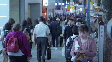 Shibuya geceleri - Tokyo - Tokyo, Japonya - 12 Haziran 2018 yoğun bir yerde