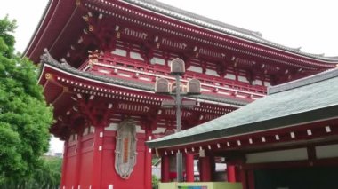 Tokyo 'daki en ünlü tapınak Asakusa' daki Senso-Ji Tapınağı.