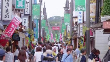 En ünlü caddesi Kamakura - popüler Komachi Caddesi - Tokyo, Japonya - 12 Haziran 2018