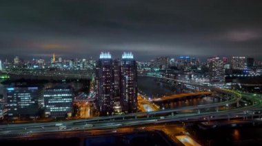 Gece - güzel şehir ışıkları Tokyo üzerinde havadan görünümü