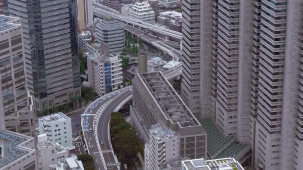 Os arranha-céus e ruas de Tóquio Shinjuku - vista aérea — Vídeo de Stock