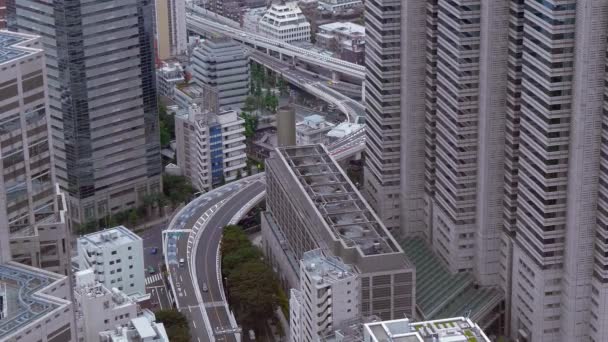 A felhőkarcolók és utcáin Tokyo Shinjuku - légifelvételek — Stock videók