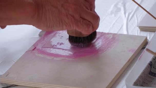 Japonské papírové umění - malba a tisk záložky - Tokio, Japonsko - 17 červen 2018 — Stock video