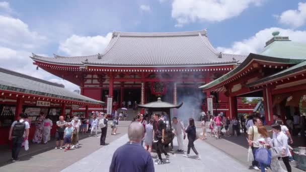 Senso-Ji ναό στο Τόκιο - διάσημο Σενσότζι στην Ασακούσα - Τόκιο, Ιαπωνία - 12 Ιουνίου 2018 — Αρχείο Βίντεο