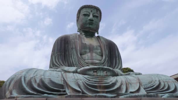 Dünyaca ünlü Daibutsu Buddha - Kamakura 'daki Büyük Buda Heykeli — Stok video