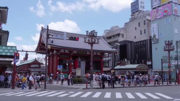 Porten till Sensoji tempel i Asakusa - Tokyo, Japan - 19 juni 2018 — Stockvideo