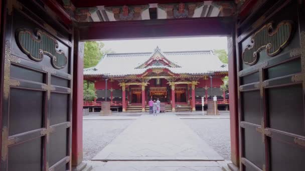 Santuário de Nezu Jinja - o famoso Santuário de Xintoísmo em Tóquio Bunkyo - TOKYO, JAPÃO - JUNHO 17, 2018 — Vídeo de Stock