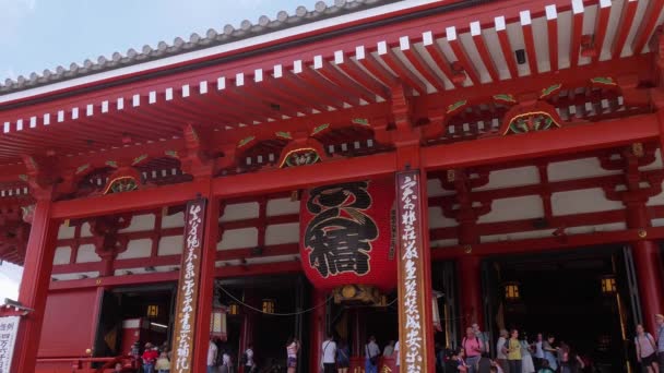 Найвідоміша пам'ятка - The Sensoji Temple Асакуса в Токіо - Токіо, Японія - 19 червня 2018 — стокове відео