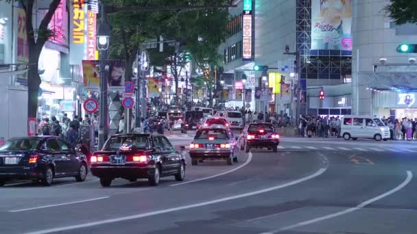 Shibuya por la noche - un lugar concurrido en Tokio - TOKYO, JAPÓN - 12 DE JUNIO DE 2018 — Vídeos de Stock