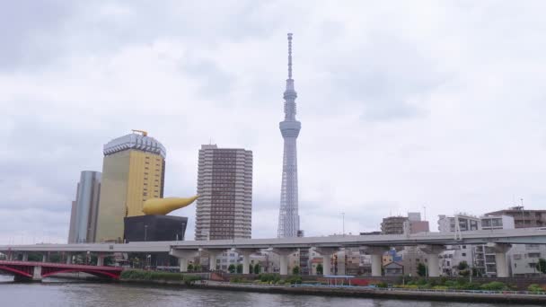 Tokyo Skytree - een beroemde bezienswaardigheid in de stad - Tokio, Japan - 17 juni, 2018 — Stockvideo