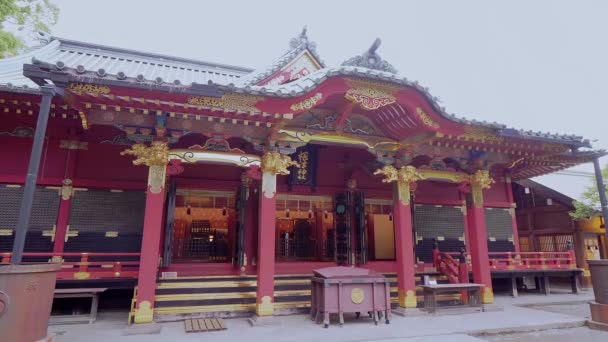 Santuário de Xintoísmo famoso em Tóquio - o Nezu Jinja em Bunkyo - TOKYO, JAPÃO - JUNHO 17, 2018 — Vídeo de Stock