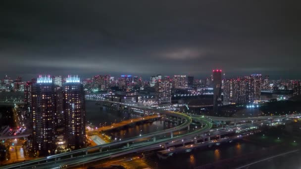 Gece - güzel şehir ışıkları Tokyo üzerinde havadan görünümü — Stok video