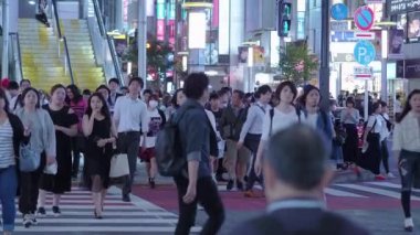 Shibuya geceleri - Tokyo - Tokyo, Japonya - 12 Haziran 2018 yoğun bir yerde