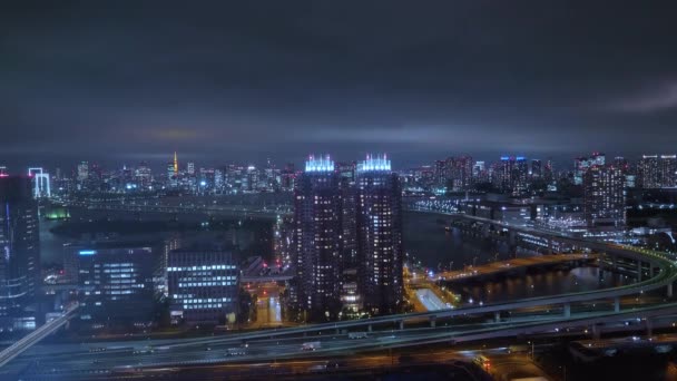 Vista aérea de Tokio por la noche - hermosas luces de la ciudad - TOKYO, JAPÓN - 12 DE JUNIO DE 2018 — Vídeo de stock