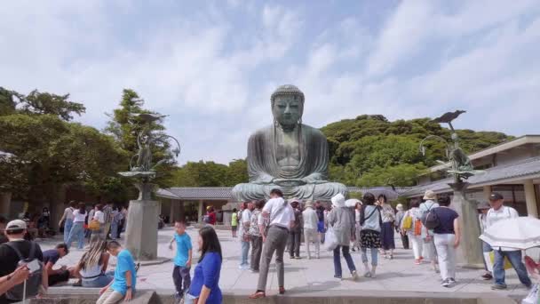 Wereld beroemde Daibutsu Buddha - het grote standbeeld van Boedha in Kamakura - Tokio, Japan - 12 juni, 2018 — Stockvideo