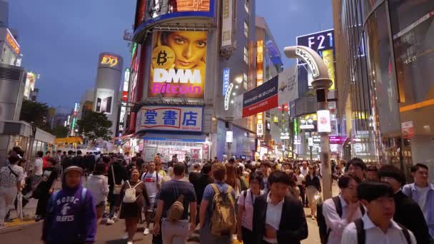 Hoşgeldiniz Shibuya - Tokyo bir meşgul bölge - Tokyo, Japonya - 12 Haziran 2018 — Stok video