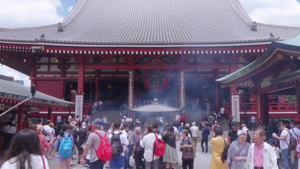 Templo Senso-Ji em Tóquio - famoso Sensoji em Asakusa - TOKYO, JAPÃO - JUNHO 12, 2018 — Vídeo de Stock