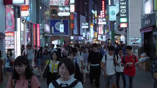 Shibuya - een drukke en populaire wijk in Tokio - Tokio, Japan - 12 juni, 2018 — Stockvideo
