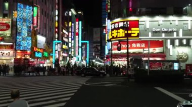 Gece - gece hayatı - Tokyo, Japonya - 17 Haziran 2018 için meşgul bir yer Shinjuku Tokyo