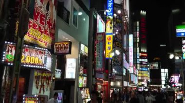 Gece - gece hayatı - Tokyo, Japonya - 17 Haziran 2018 için meşgul bir yer Shinjuku Tokyo