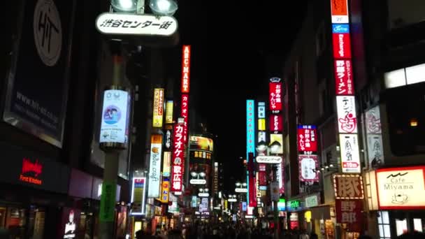 Shibuya-东京的一个繁忙而受欢迎的地区----日本东京----2018年6月12日 — 图库视频影像