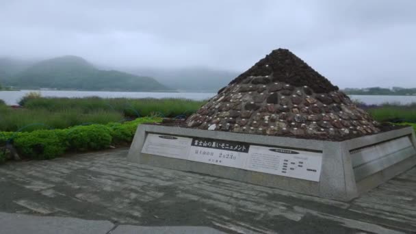 Lago Kawaguchiko en el Monte Fuji en Japón - el famoso Fujiyama - KAWAGUCHIKO, JAPÓN - 17 DE JUNIO DE 2018 — Vídeo de stock