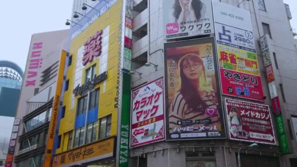 Toko-toko di Ikebukuro Toshima di Tokyo - tempat yang populer - TOKYO, JAPAN - JUNE 18, 2018 — Stok Video
