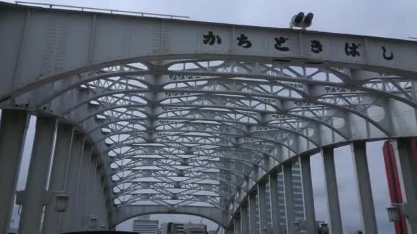 Ponte de aço moderna em Toyko - TOKYO, JAPÃO - JUNHO 12, 2018 — Vídeo de Stock