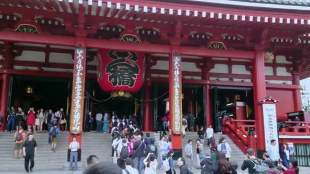 Najbardziej znanych świątyni w Tokio - świątyni Senso-Ji w Asakusa - Tokio, Japonia - 12 czerwca 2018 r. — Wideo stockowe