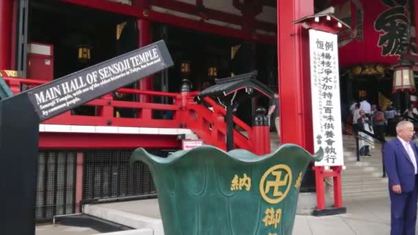 Templo Senso-Ji en Tokio - famoso Sensoji en Asakusa - TOKYO, JAPÓN - 12 DE JUNIO DE 2018 — Vídeos de Stock