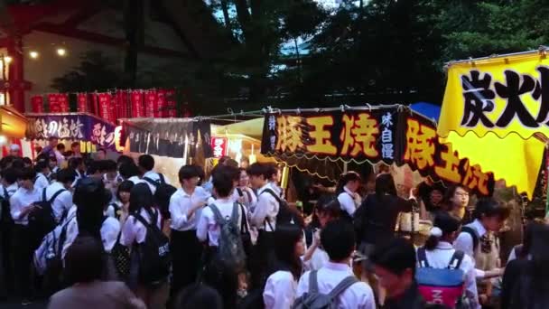 Большой праздник - ежегодный праздник в Хи Шрине в Токио - ТОКИО, ЯПОНИЯ - ИЮНЬ 15, 2018 — стоковое видео