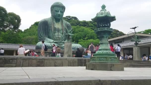 Gran Buda famoso en el Templo de Kamakura Daibutsu - TOKYO, JAPÓN - 12 DE JUNIO DE 2018 — Vídeo de stock