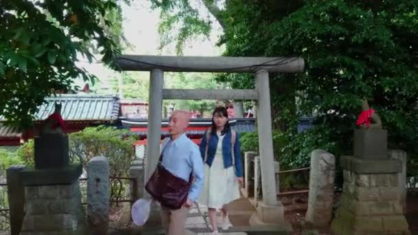 Nezu Jinja schrijn - de beroemde shintoschrijn in Tokyo Bunkyo - Tokio, Japan - 17 juni, 2018 — Stockvideo