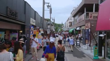 En ünlü caddesi Kamakura - popüler Komachi Caddesi - Tokyo, Japonya - 12 Haziran 2018