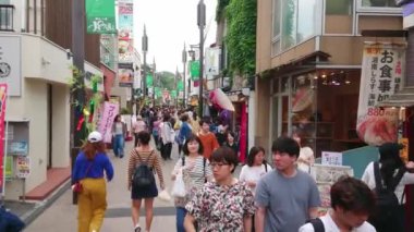 En ünlü caddesi Kamakura - popüler Komachi Caddesi - Tokyo, Japonya - 12 Haziran 2018